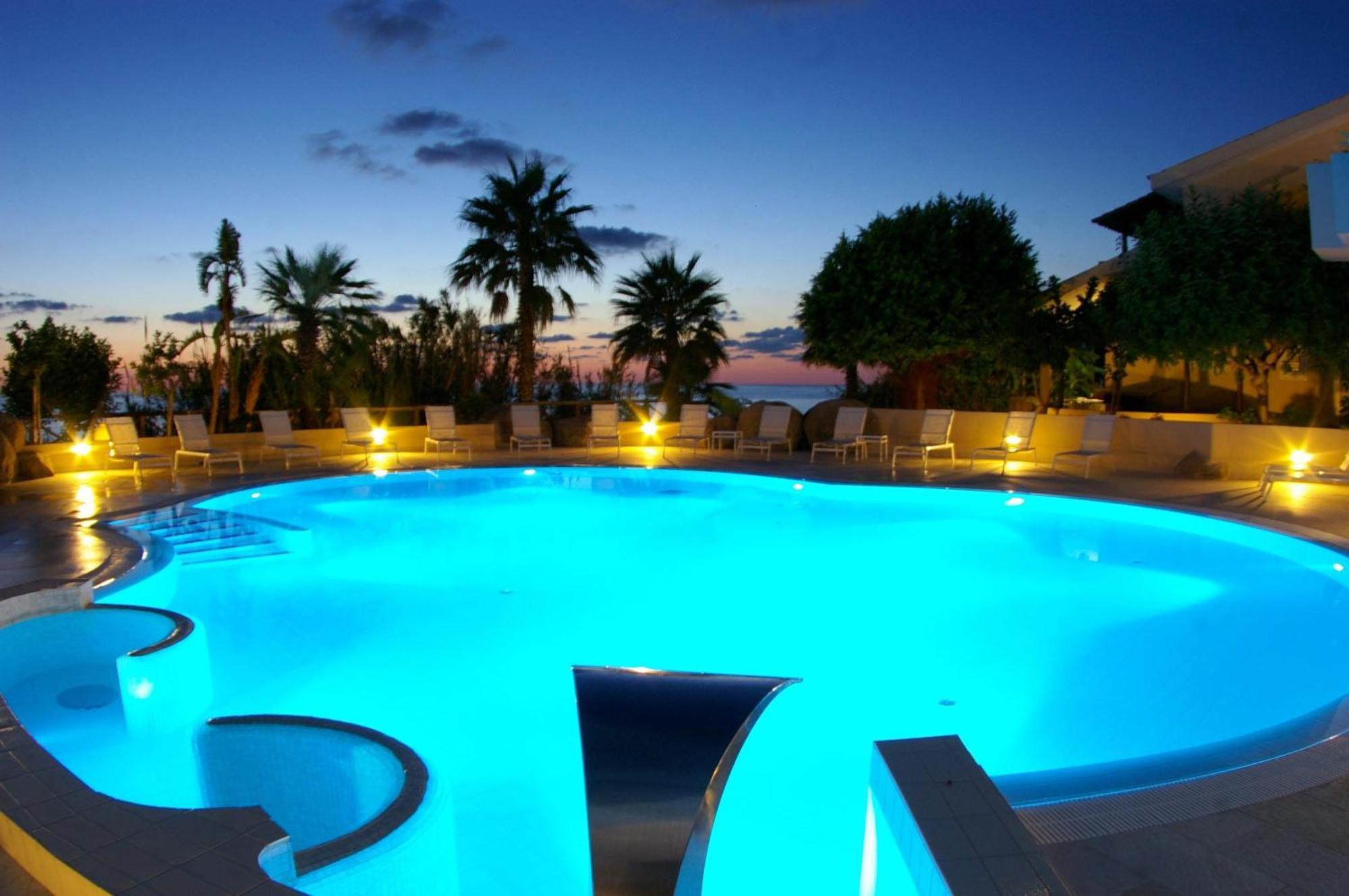Hotel Villaggio Cala Di Volpe Capo Vaticano Εξωτερικό φωτογραφία