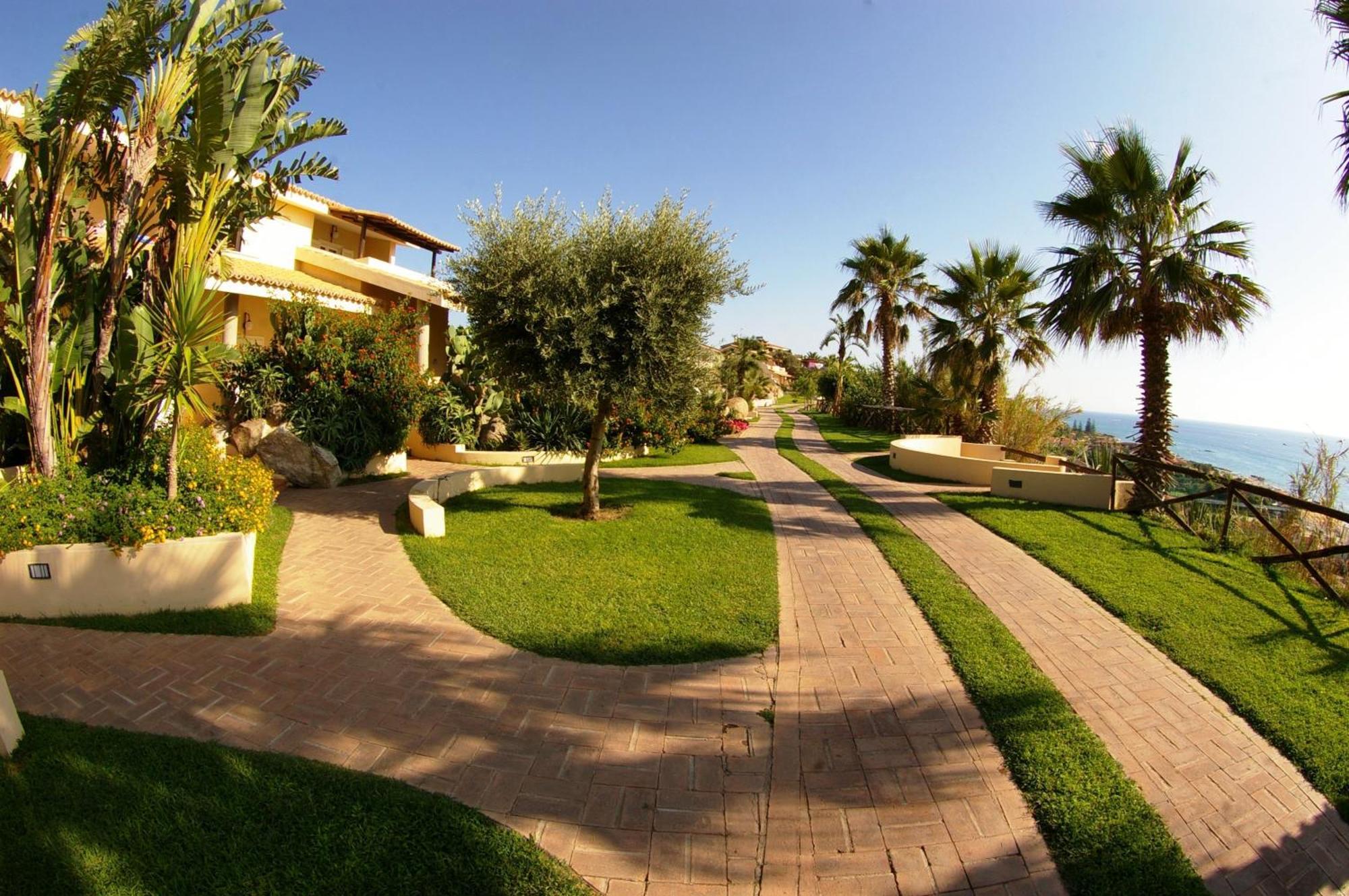 Hotel Villaggio Cala Di Volpe Capo Vaticano Εξωτερικό φωτογραφία