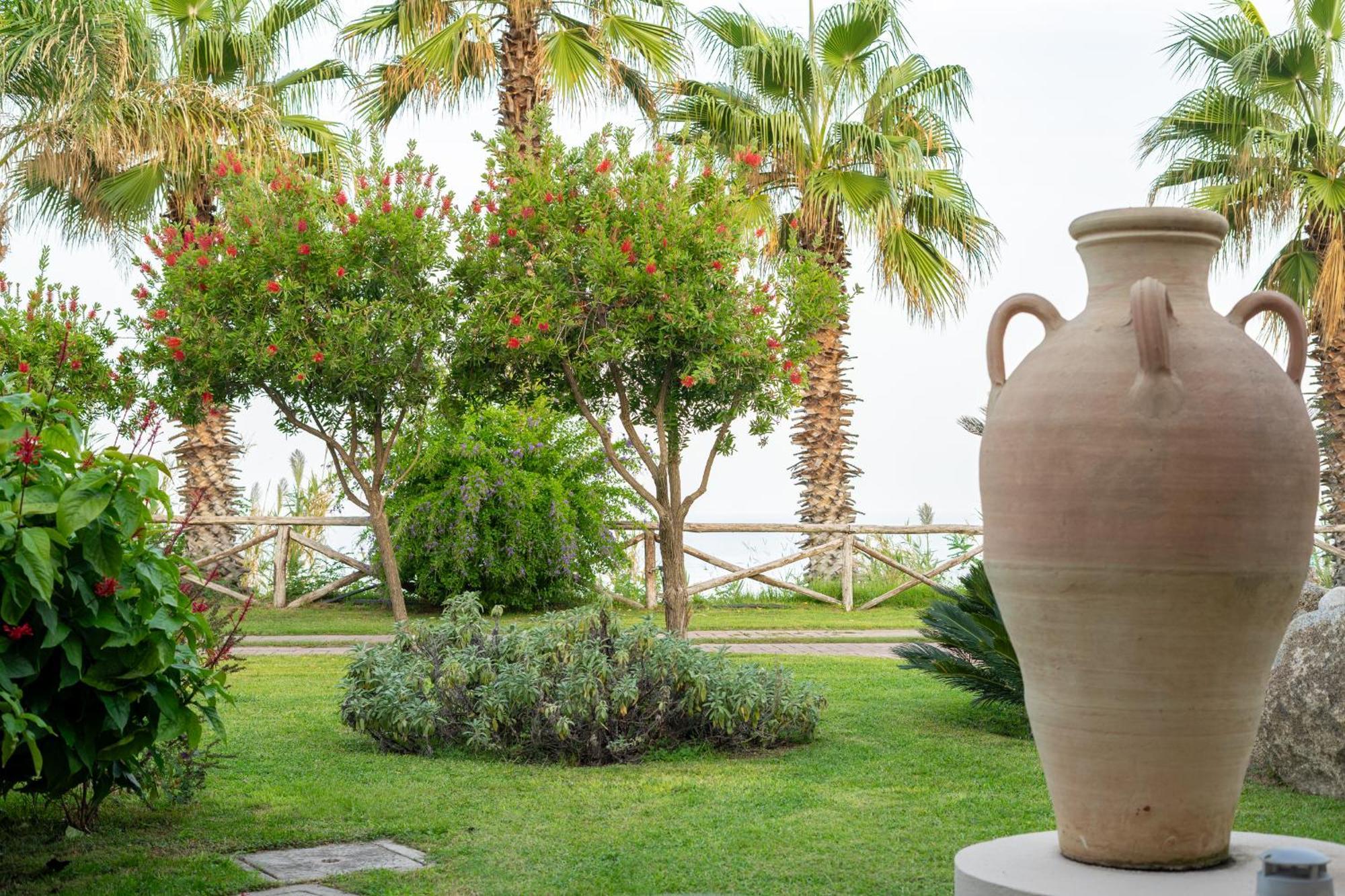 Hotel Villaggio Cala Di Volpe Capo Vaticano Εξωτερικό φωτογραφία