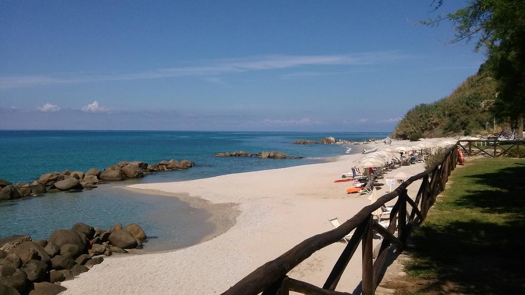 Hotel Villaggio Cala Di Volpe Capo Vaticano Εξωτερικό φωτογραφία