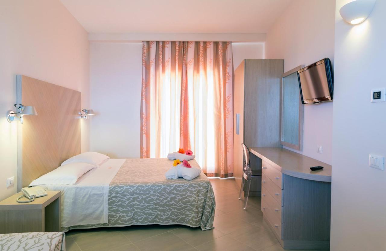 Hotel Villaggio Cala Di Volpe Capo Vaticano Εξωτερικό φωτογραφία