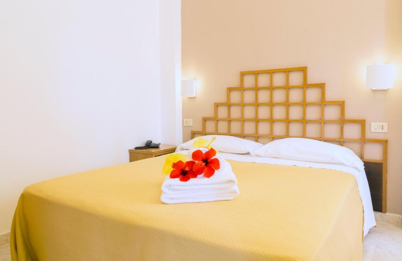 Hotel Villaggio Cala Di Volpe Capo Vaticano Εξωτερικό φωτογραφία